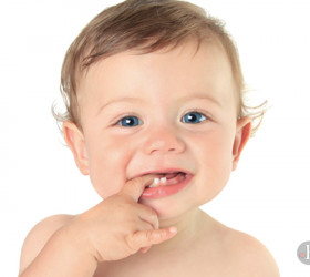 Dúvidas com o primeiro dentinho do baby? Como lidar?